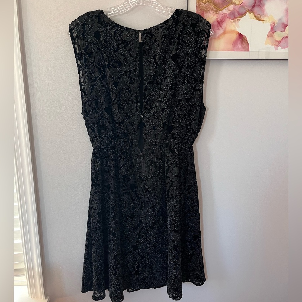 Stunning Alice and Olivia black velvet lace beaded dress - Picture 3 of 6